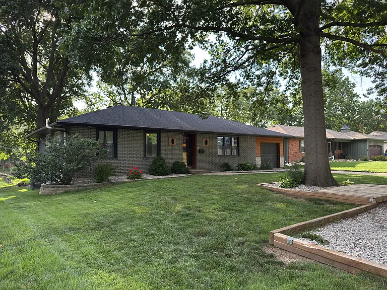 5134 Cody St — Photo 2