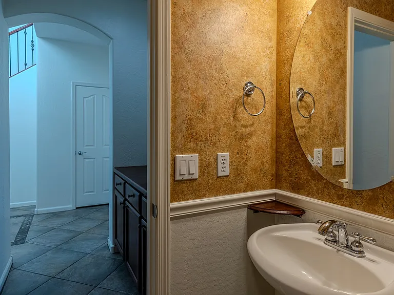 2051 E Carla Vista Dr — Photo 43