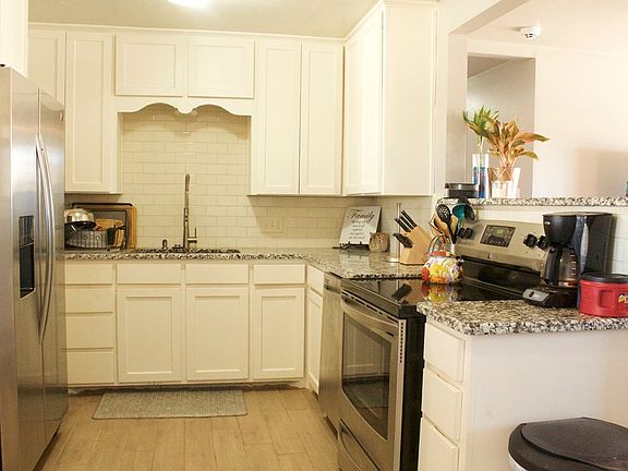 5th image of 404 Woodcrest Dr