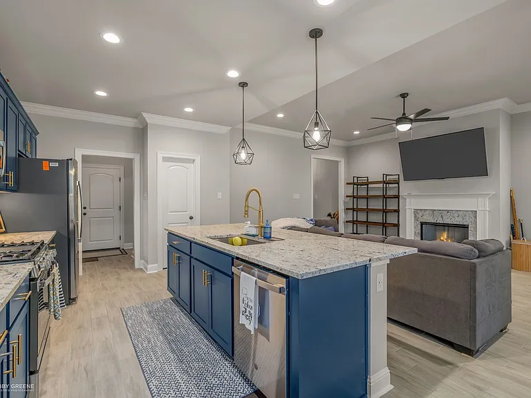 754 Crozier Dr — Photo 4