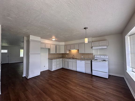 4th image of 2509 Oak Park Blvd