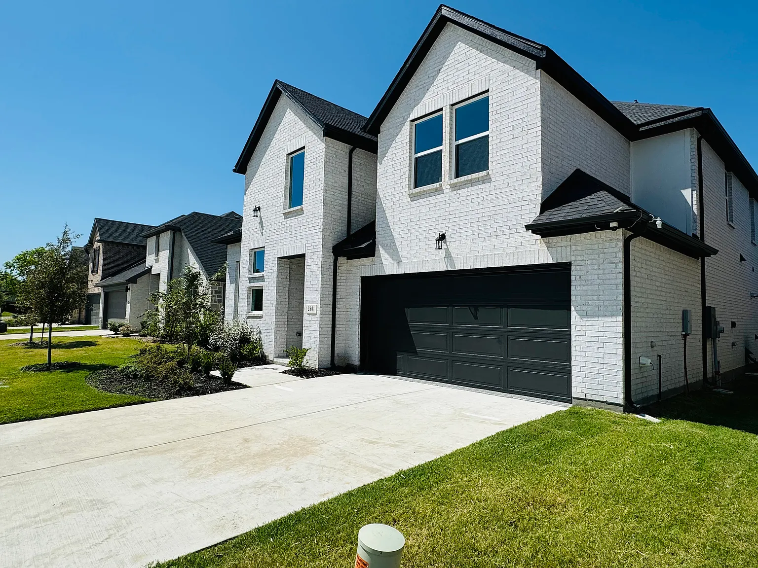 5 bed, 3302 sqft, $3,950 — Photo 3