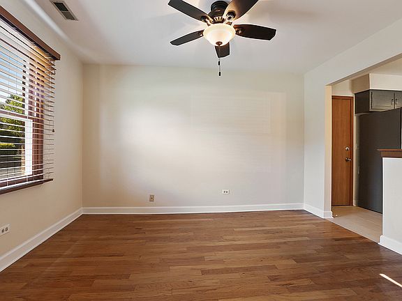 3rd image of 15537 Whitehall Ln