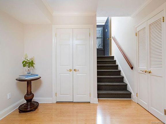 4th image of 153 Rowayton Woods Dr #153