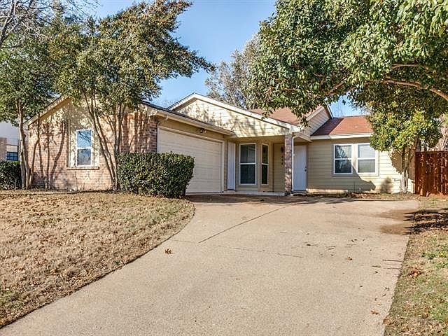 1st image of 406 Moss Hill Ln