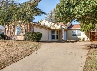 406 Moss Hill Ln, Euless, TX 76039