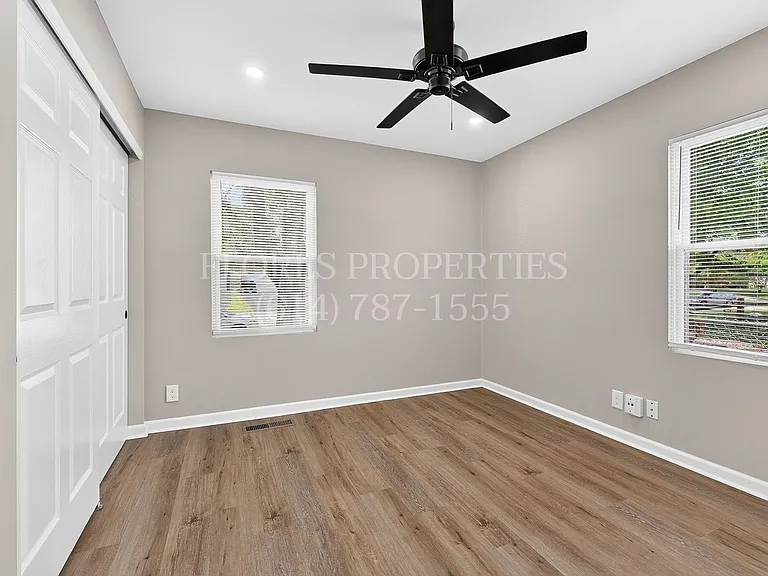 1300 Evaline Dr — Photo 31