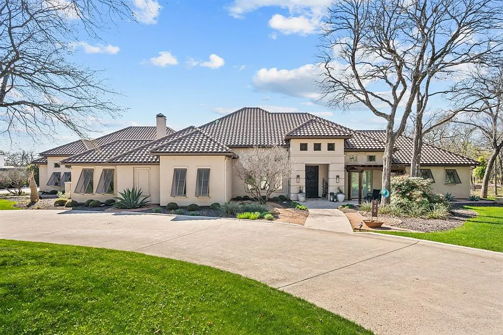 4 bed, 4.5 bath, 5273 sqft, $22,500 — Photo 2