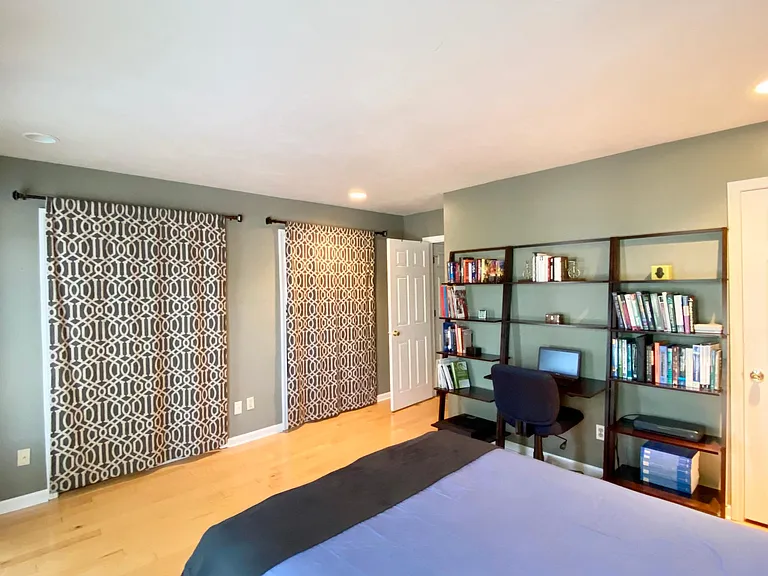 410 N Park Ave — Photo 16