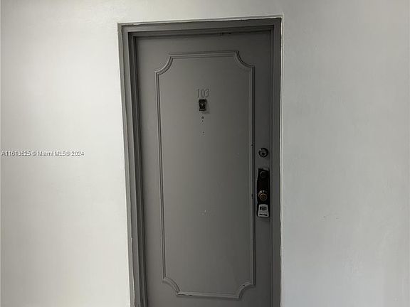 4th image of 400 NE 18th Ave APT 103