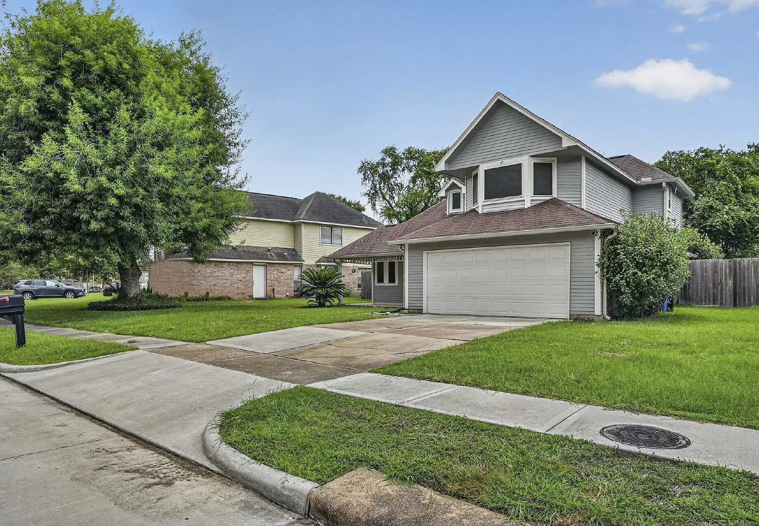 3 bed, 2.0 bath, 1823 sqft, $2,100 — Photo 1