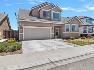 572 Saint Helena Dr, Newman, CA 95360