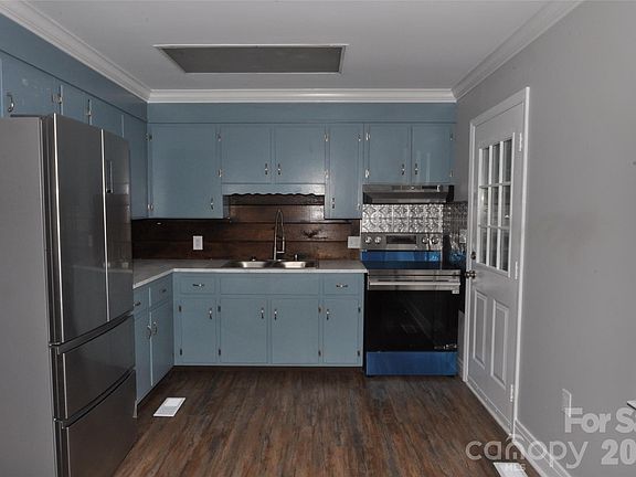 2nd image of 554 Gardendale Cir