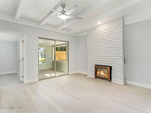 4th image of 2104 Greenway Dr