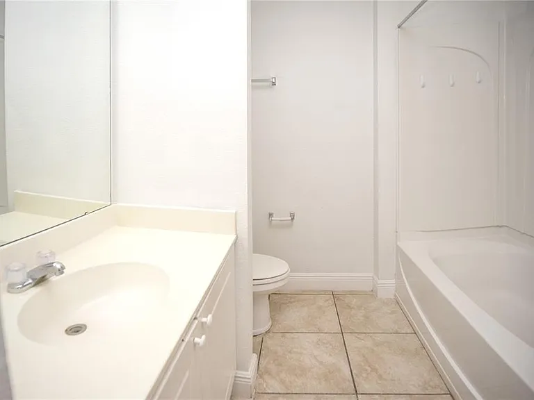 2814 Club Cortile Cir #A — Photo 9