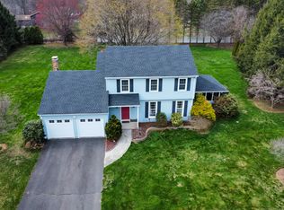 5 Meadowlark Dr, Windsor, CT 06095