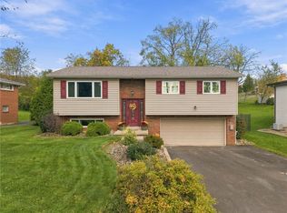 122 Manchester Dr, Irwin, PA 15642