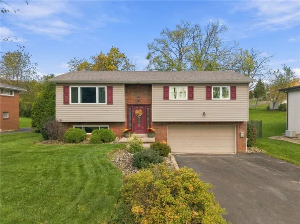 122 Manchester Dr, Irwin, PA 15642