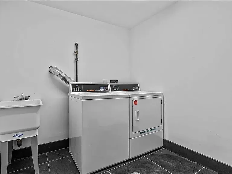 23 Eldert St #2B — Photo 17