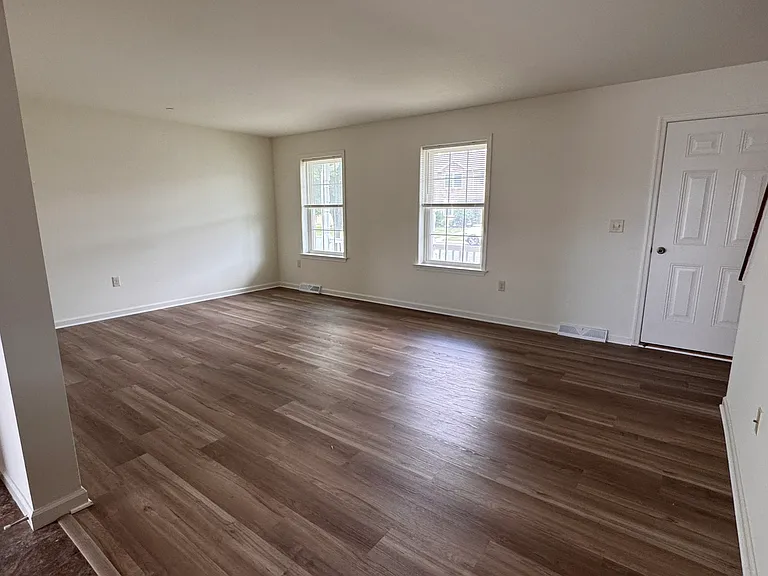 250 Limestone Dr — Photo 6