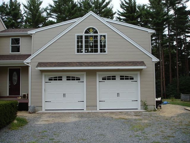 Garage w/finished up