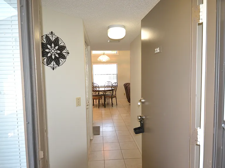 336 Woodlake Wynde — Photo 4