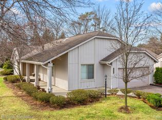1843 Golf Ridge Dr, Bloomfield Hills, MI 48302