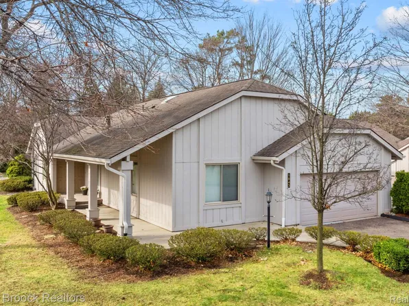1843 Golf Ridge Dr, Bloomfield Hills, MI 48302