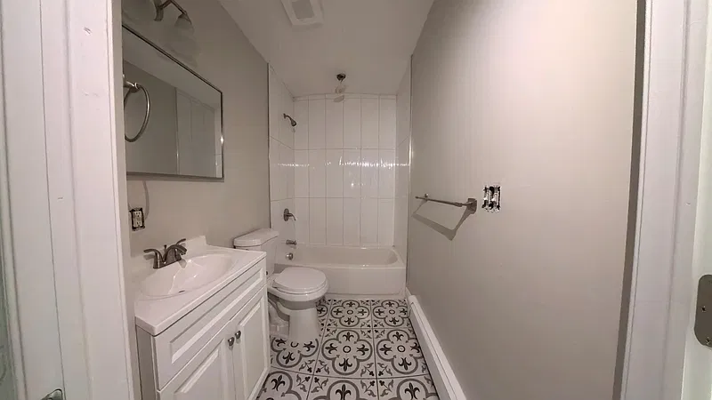 2 bed, 1.0 bath, $1,600 — Photo 2