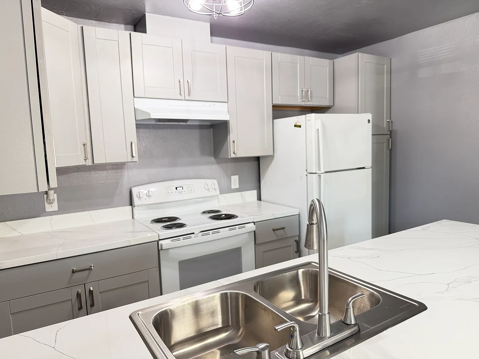 2 bed, 940 sqft, $2,600 — Photo 2