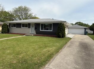 5868 Oriole Ln, Greendale, WI 53129