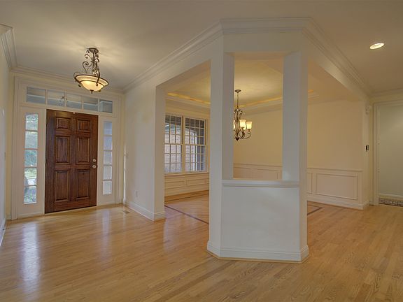 3rd image of 3054 Lyndale Ct