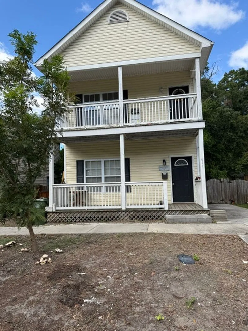 Downtown 2BR 2BA Upper unit — Photo 1