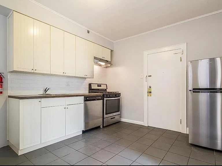 81 E 24th St #2 — Photo 9