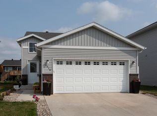 1018 Eaglewood Ave, West Fargo, ND 58078