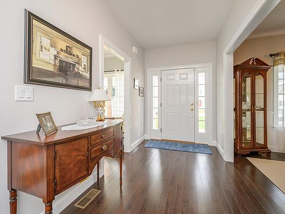 5th image of 25 Screenhouse Ln