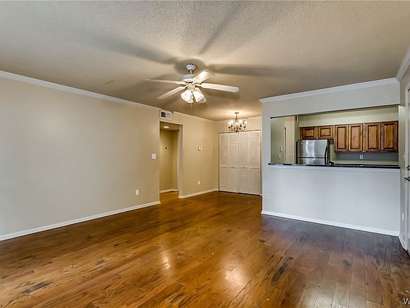 3rd image of 120 15th St E APT 913