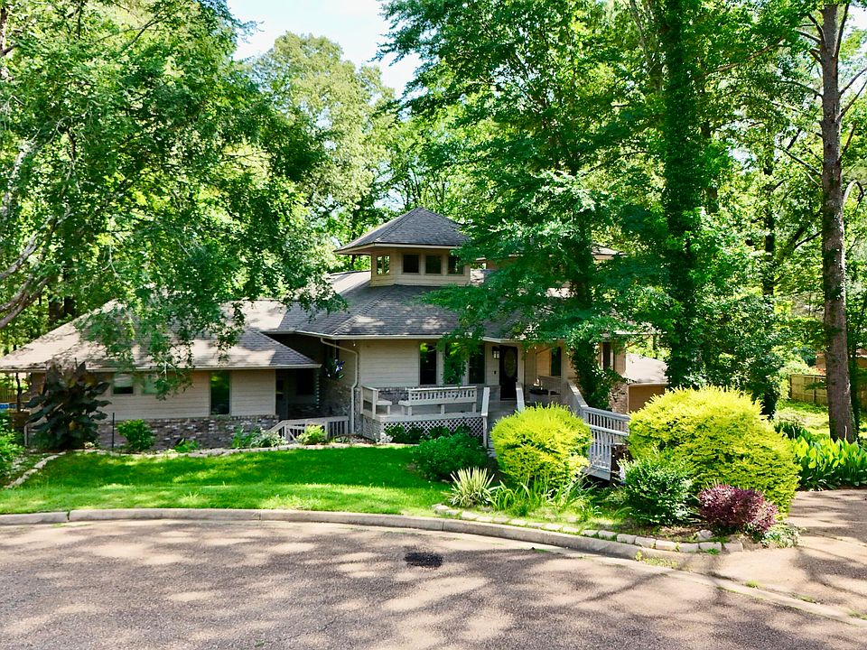 2nd image of 211 Monterey Dr