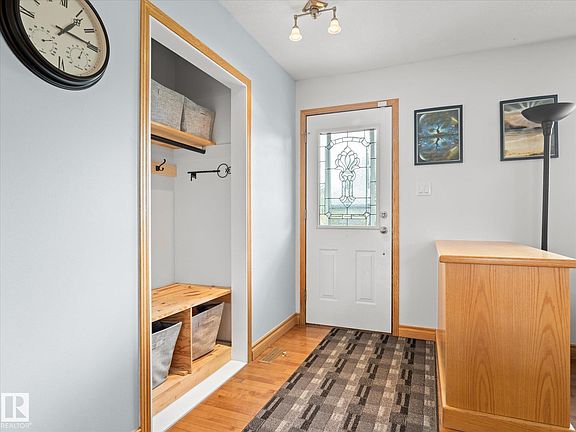 4th image of 7 Camelot Ave