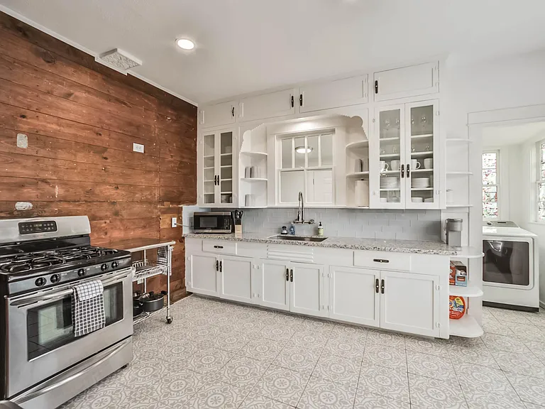 4518 Bernardo De Galvez Ave — Photo 12