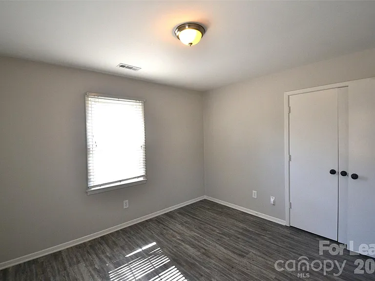 100 Old Farm Ct — Photo 37