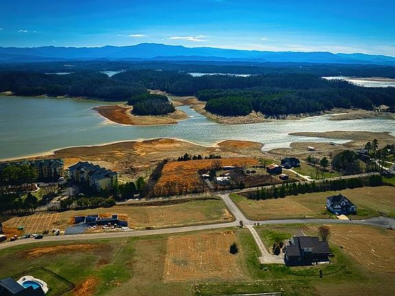 5th image of 205 Eagle View Dr #8