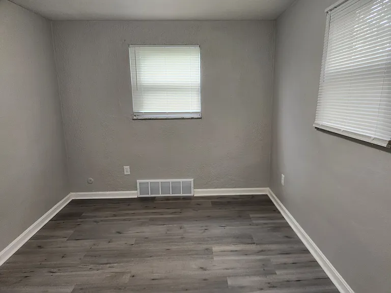 626 Summit Ave #1 — Photo 4