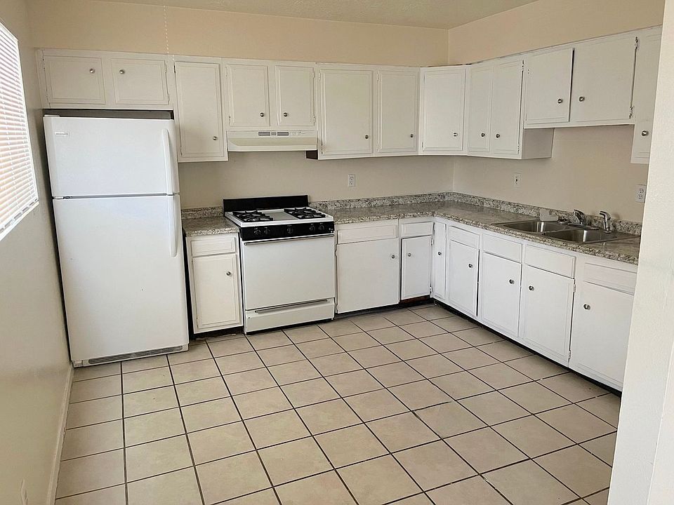 1st image of 604 Chama St SE #E