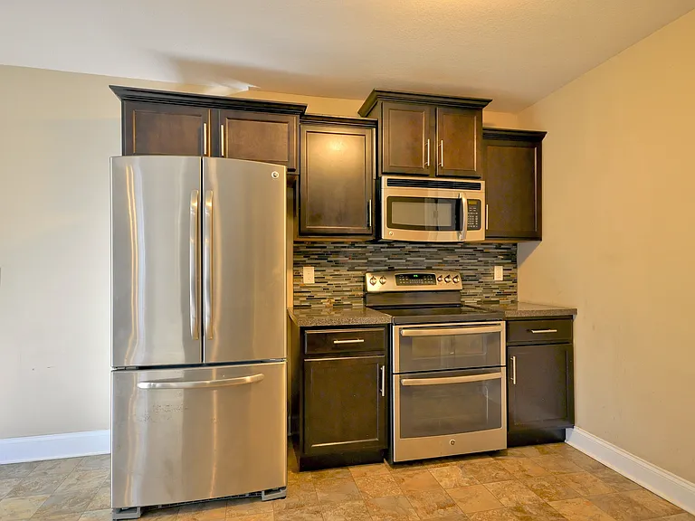 446 Cyprus Ct — Photo 13