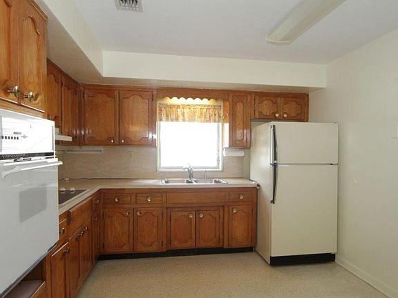 3rd image of 8695 SE Janice Dr