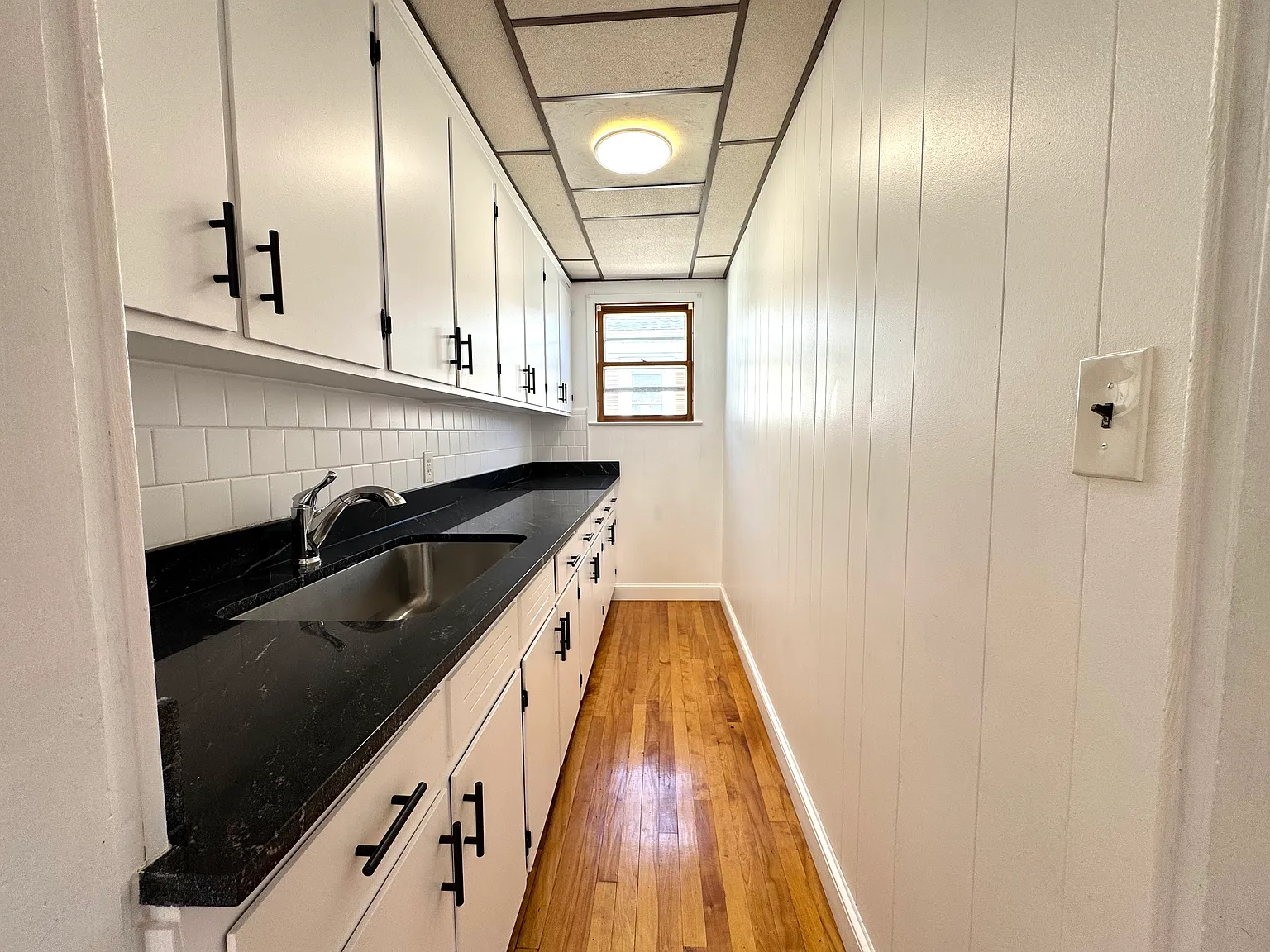 3 bed, 1249 sqft, $2,100 — Photo 1