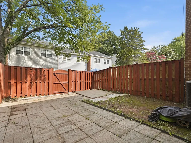 9178 Laurelwood Ct — Photo 35