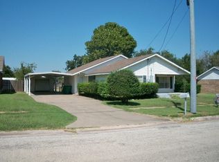 306 Cowan St, Bowie, TX 76230