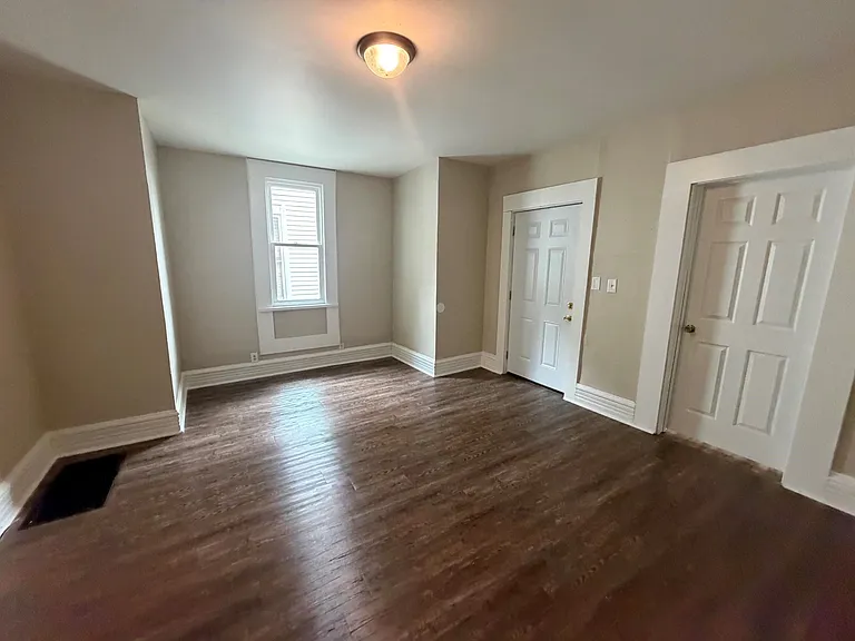 409 W Woodbury St #W — Photo 7